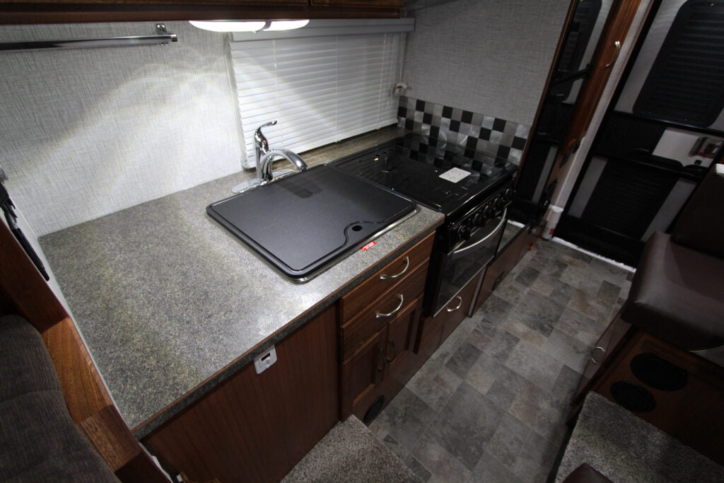 Northern Lite Sportsman Plus 8-11 Kitchen