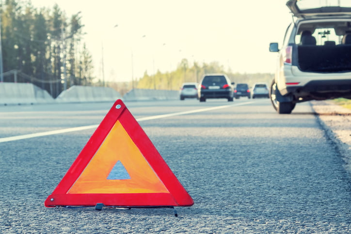 Is it True You Should Never Change Your Tires on  the Side of the Highway?