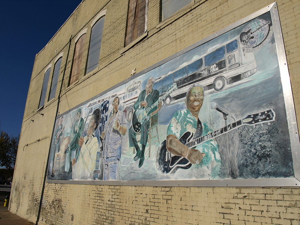 Outside look at the blues mural located at Highway 61 Blues Museum (Leland murals).