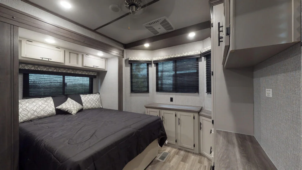 Inside view of the king size bed in a Crossroads Hampton 375DBL
